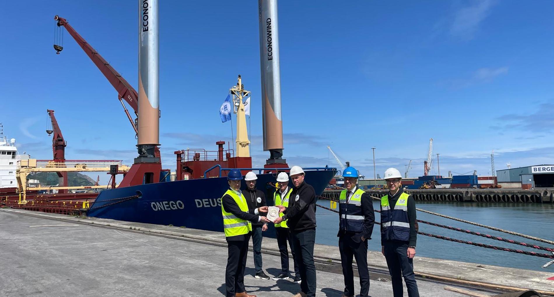 Las velas del buque están desarrolladas con tecnología de succión activa.