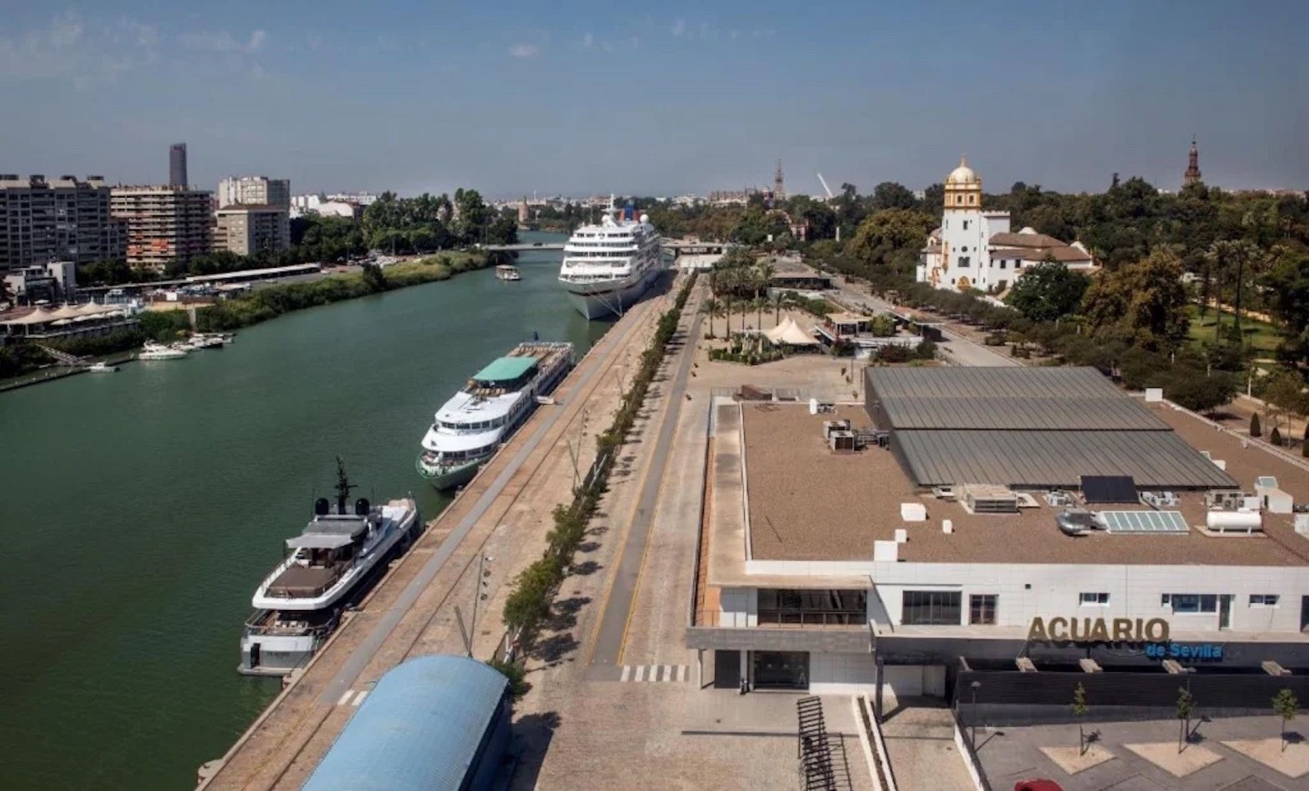 cruceros Muelle de las Delicias puerto Sevilla