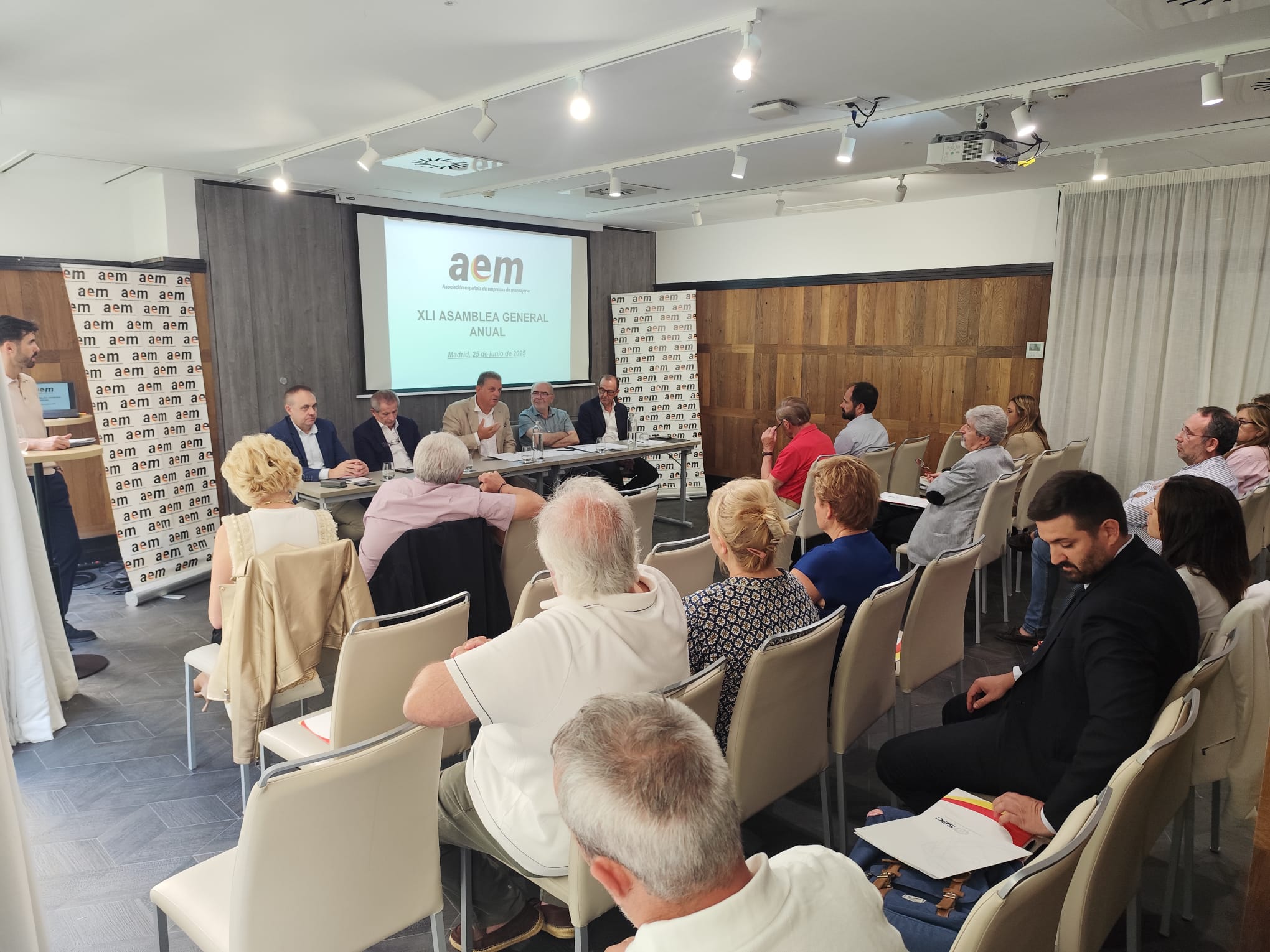 La Asociación Española de Mensajería reelige a Francisco Martínez como presidente