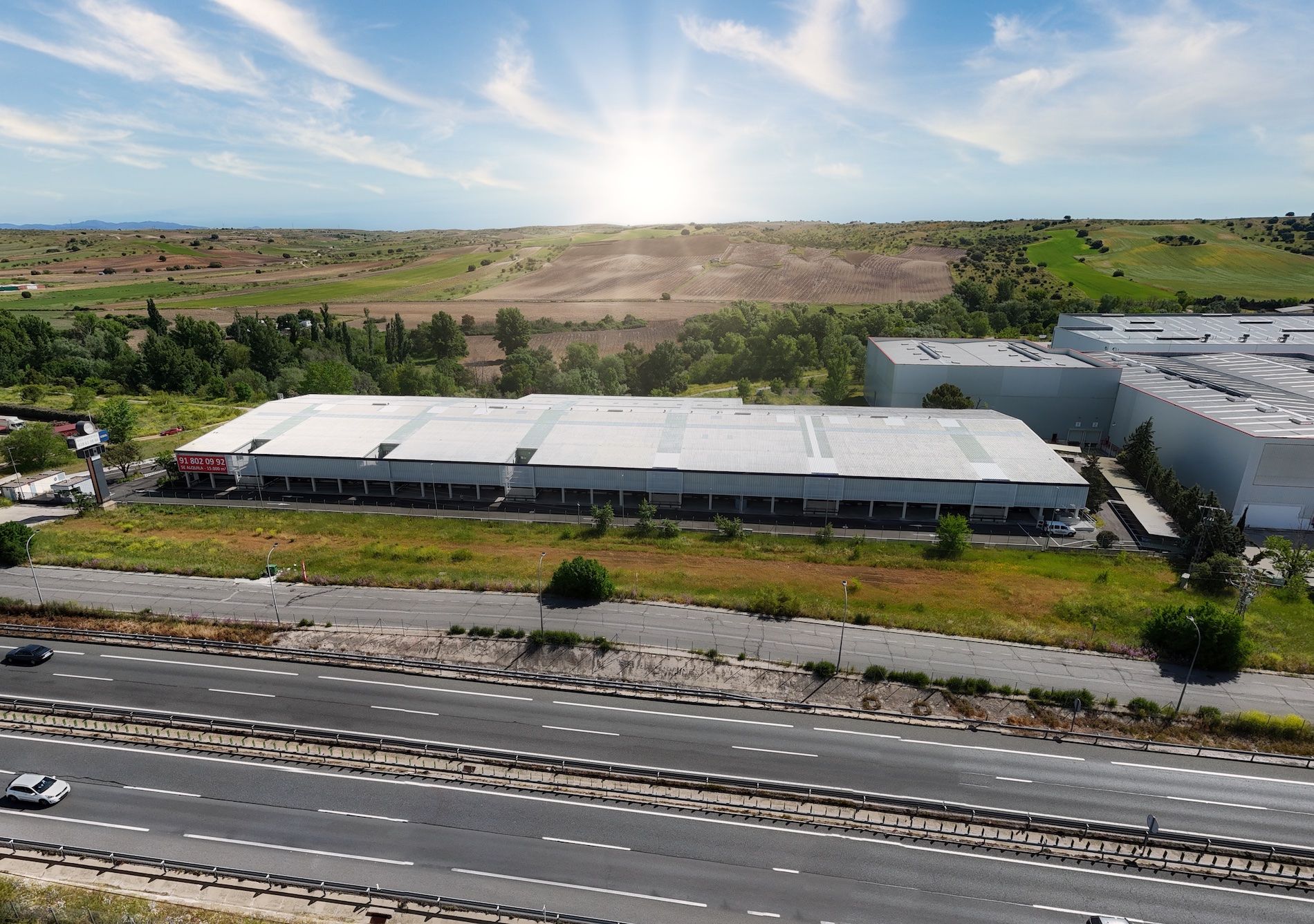  Con 150 metros lineales de fachada a la A-1.