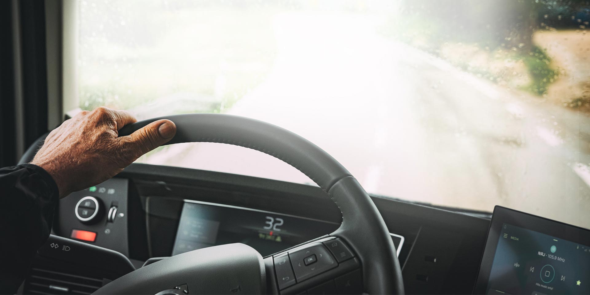 camion lluvia cabina 2