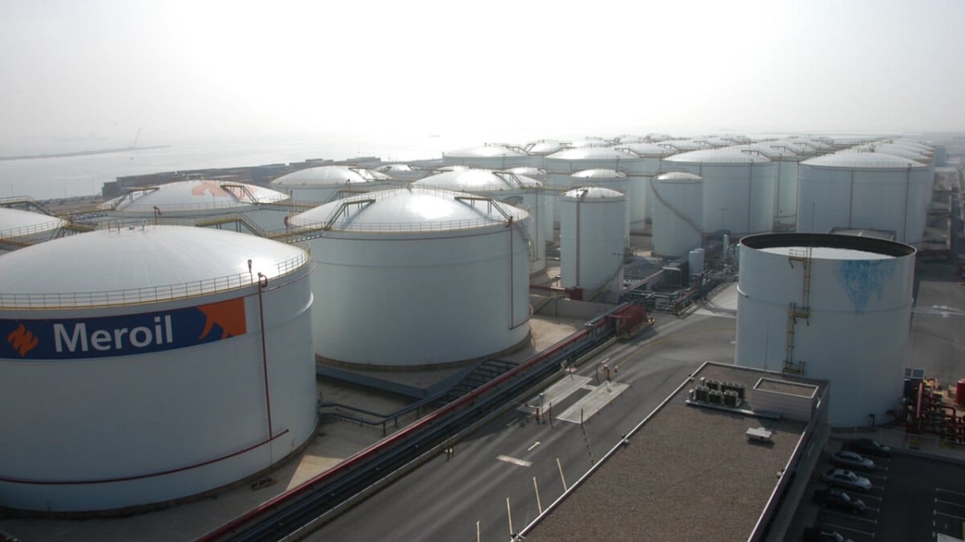 terminal meroil puerto barcelona