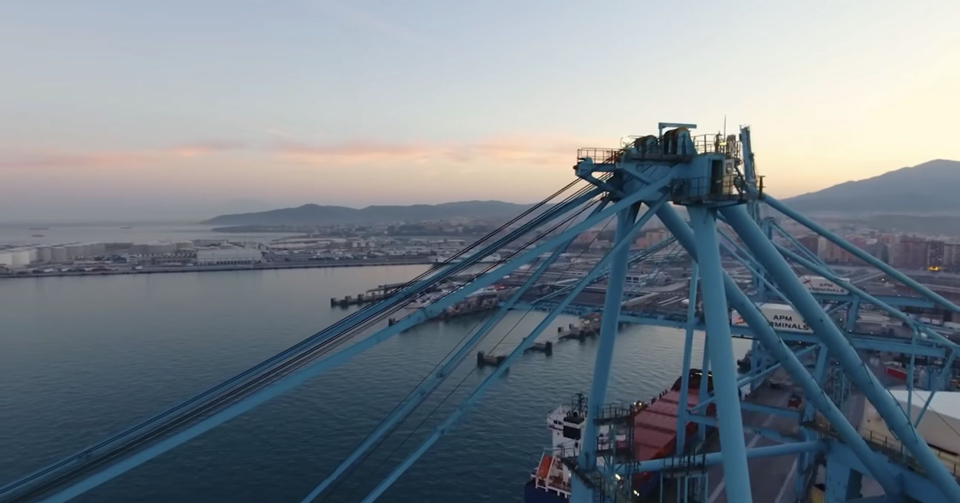 tope superior grua terminal contenedores Algeciras tope superior grua terminal contenedores Algeciras