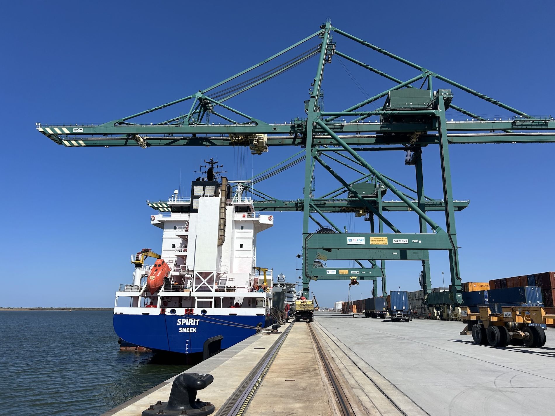 Buque Alisios Shipping Lines puerto Huelva