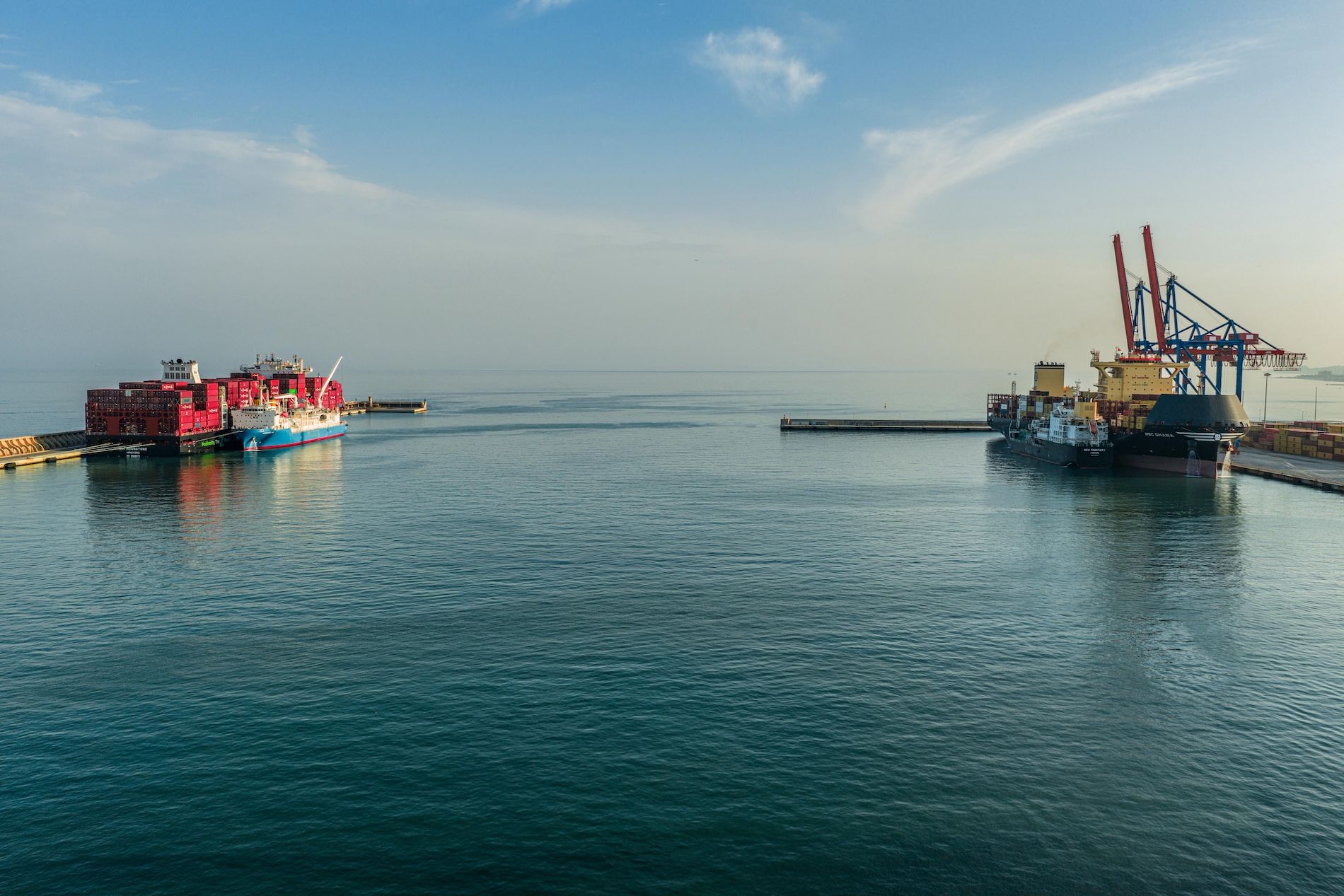 Doble suministro GNL puerto de Málaga bunkering