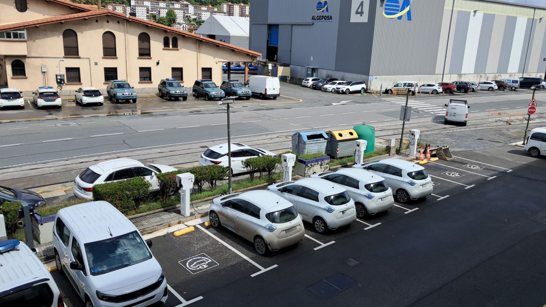 Cargadores electricos puerto pasajes