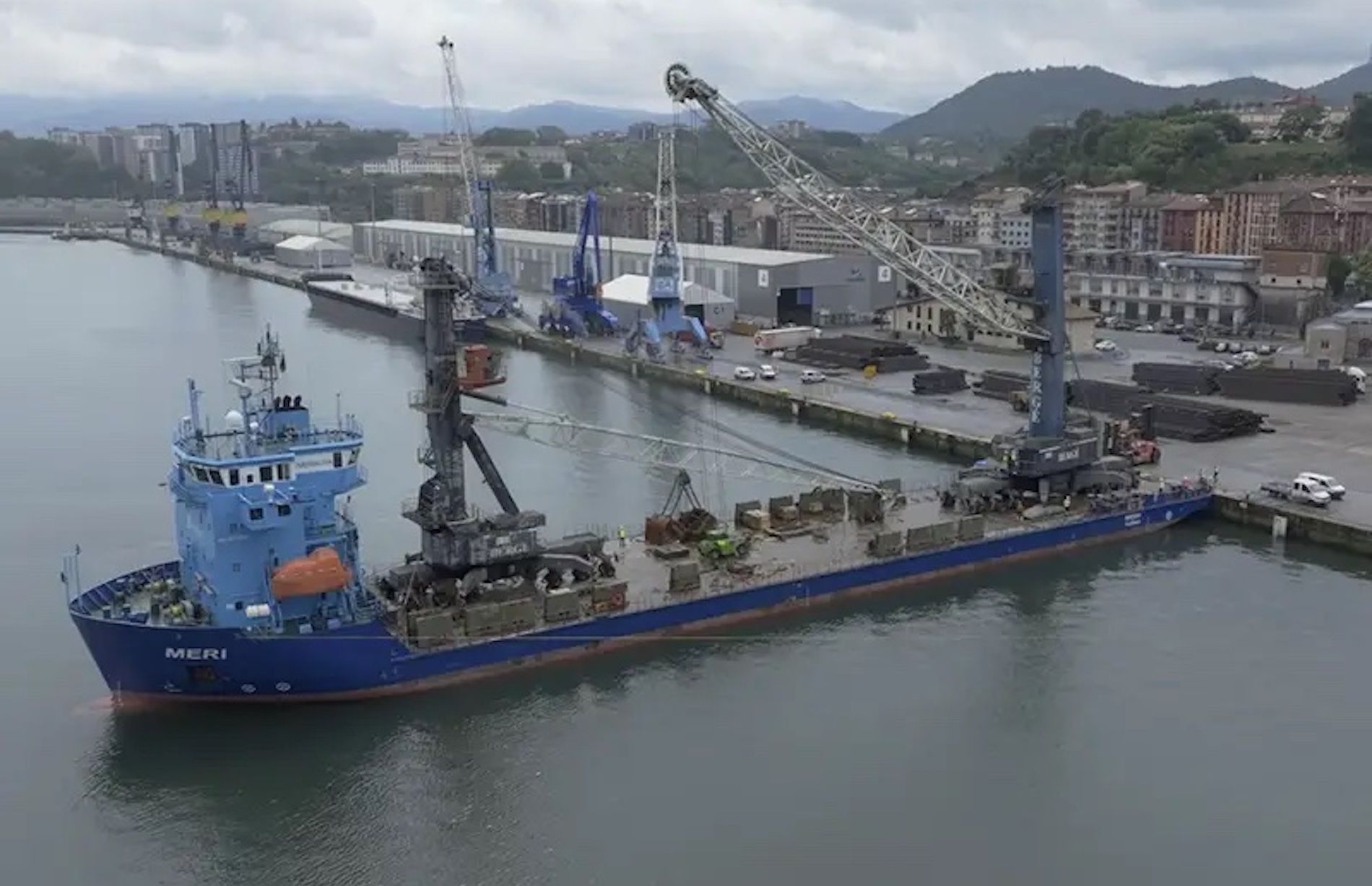 descarga grua berge sobrinos manuel camara puerto pasajes descarga grua berge sobrinos manuel camara puerto pasajes