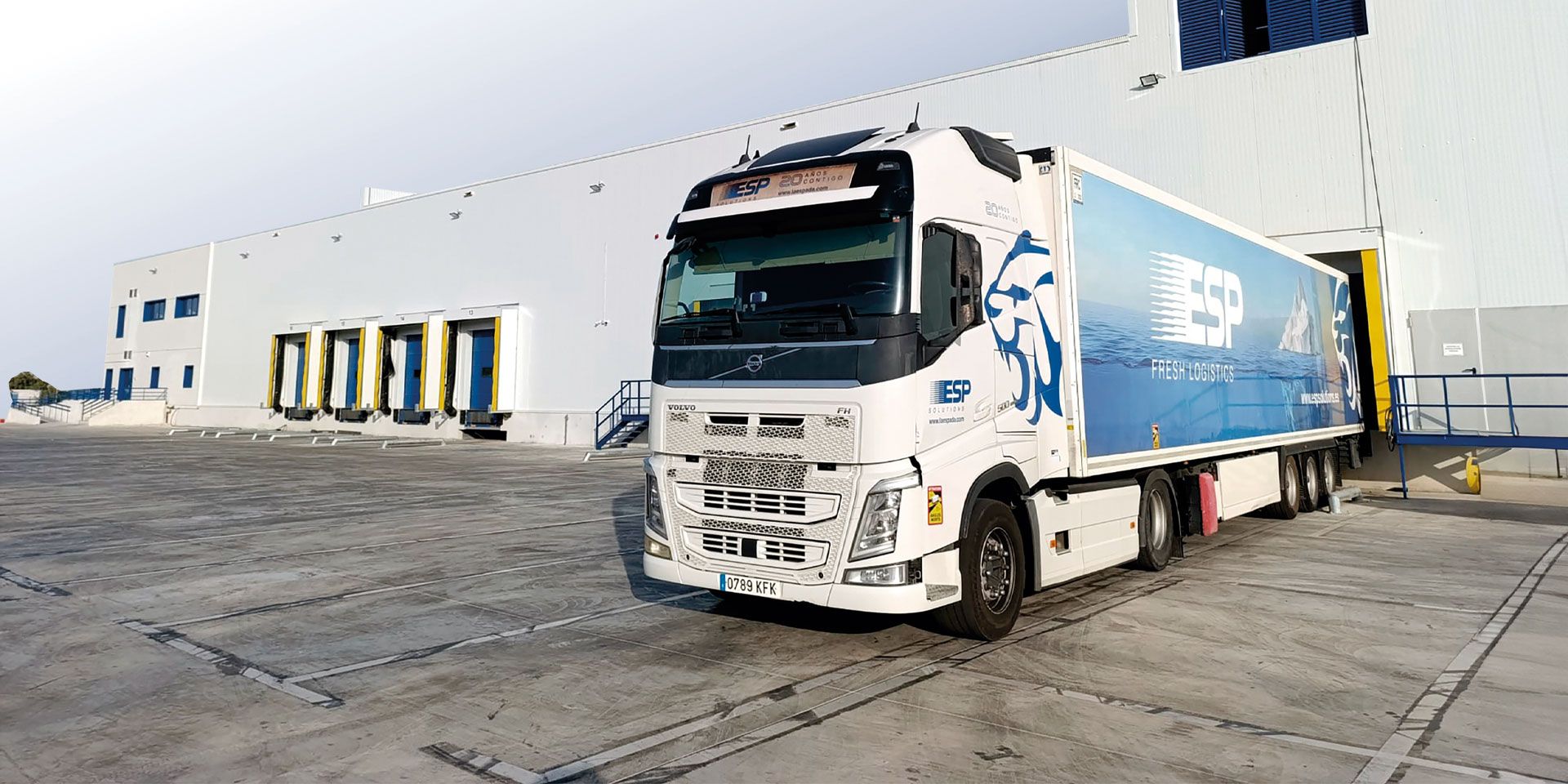 CubiertasolarESPSolutionsAlhamaCamion2