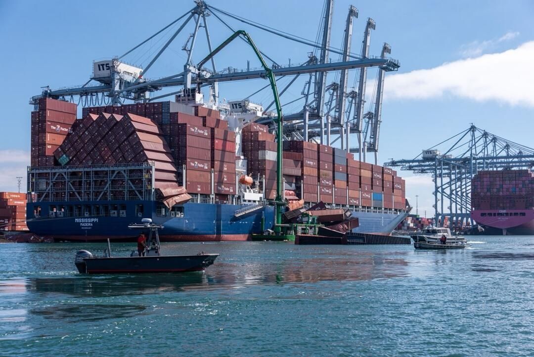 Perdida de contenedores caida Long Beach