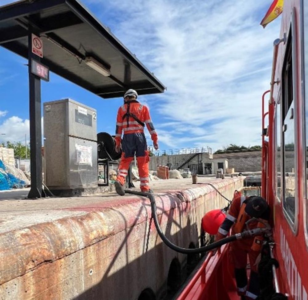 Suministro combustible Salvamento Maritimo