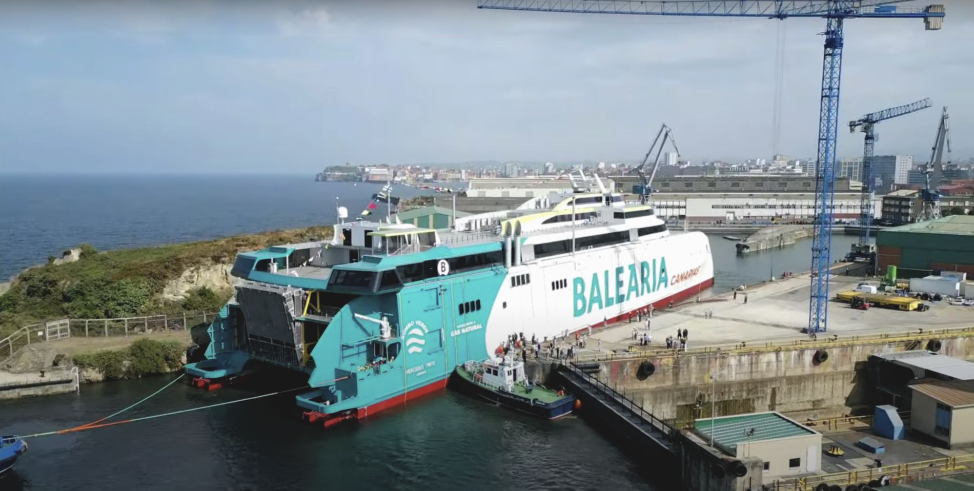 botadura ferry Mercedes Pinto Balearia 1