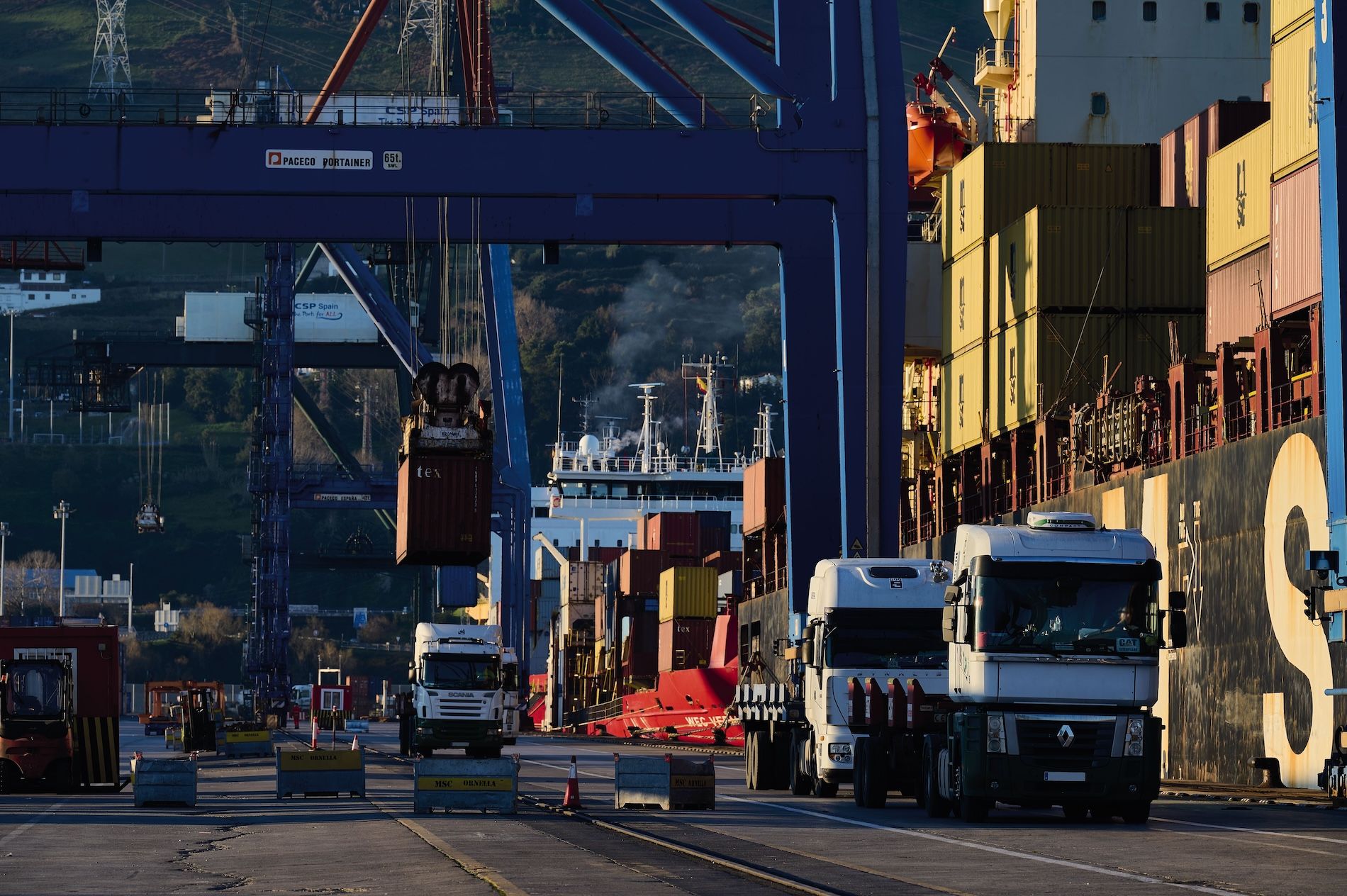 Transporte carretera camiones puerto Bilbao