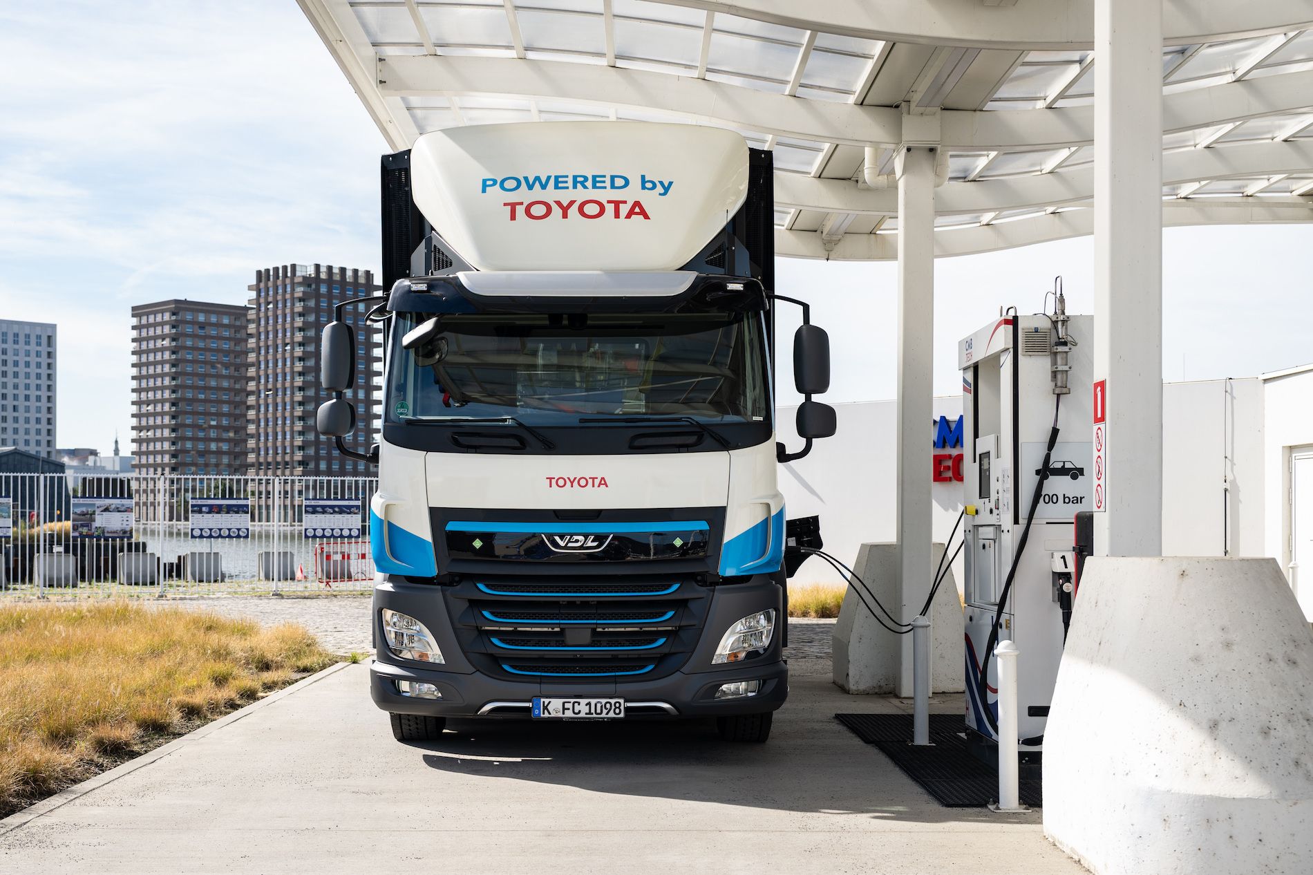 toyotacamionpiladecombustiblehidrogeno2025 camionrepostando toyotacamionpiladecombustiblehidrogeno2025 camionrepostando