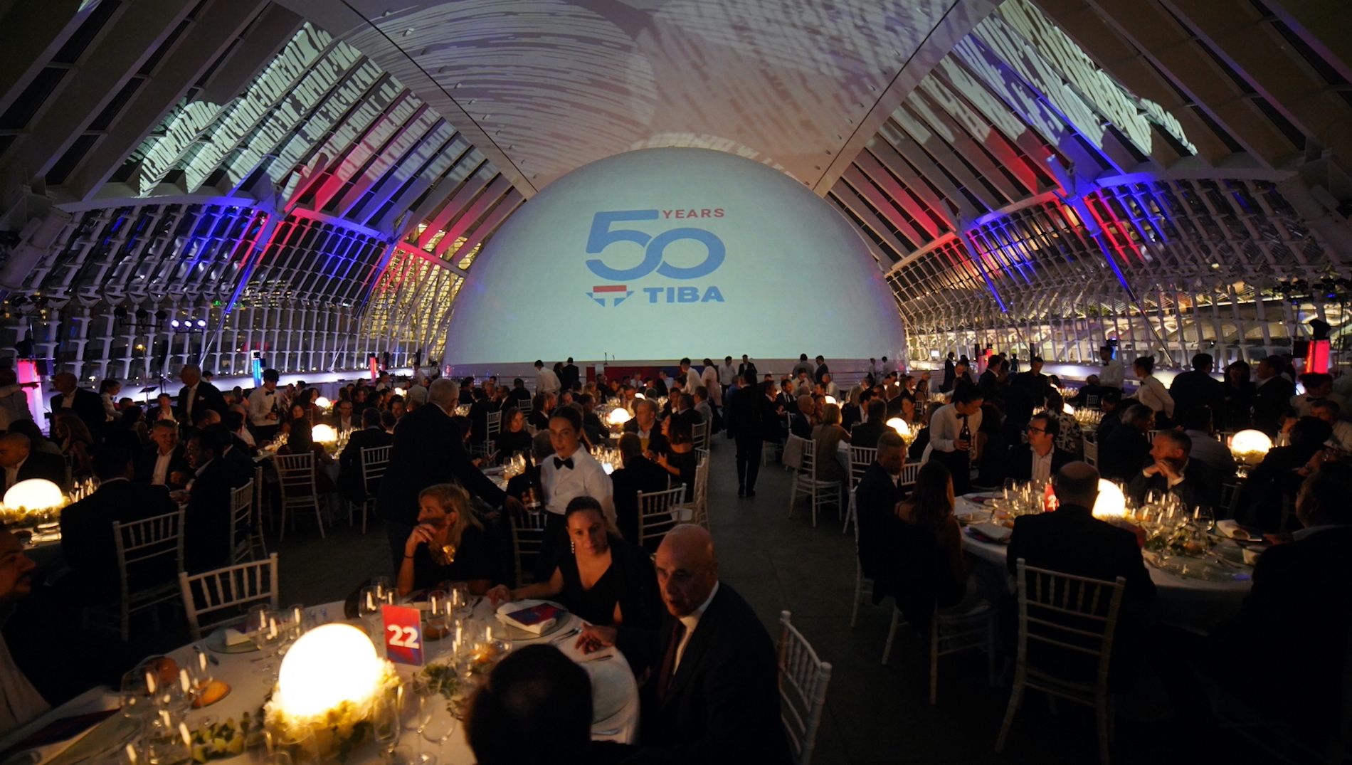 cincuenta anos Tiba