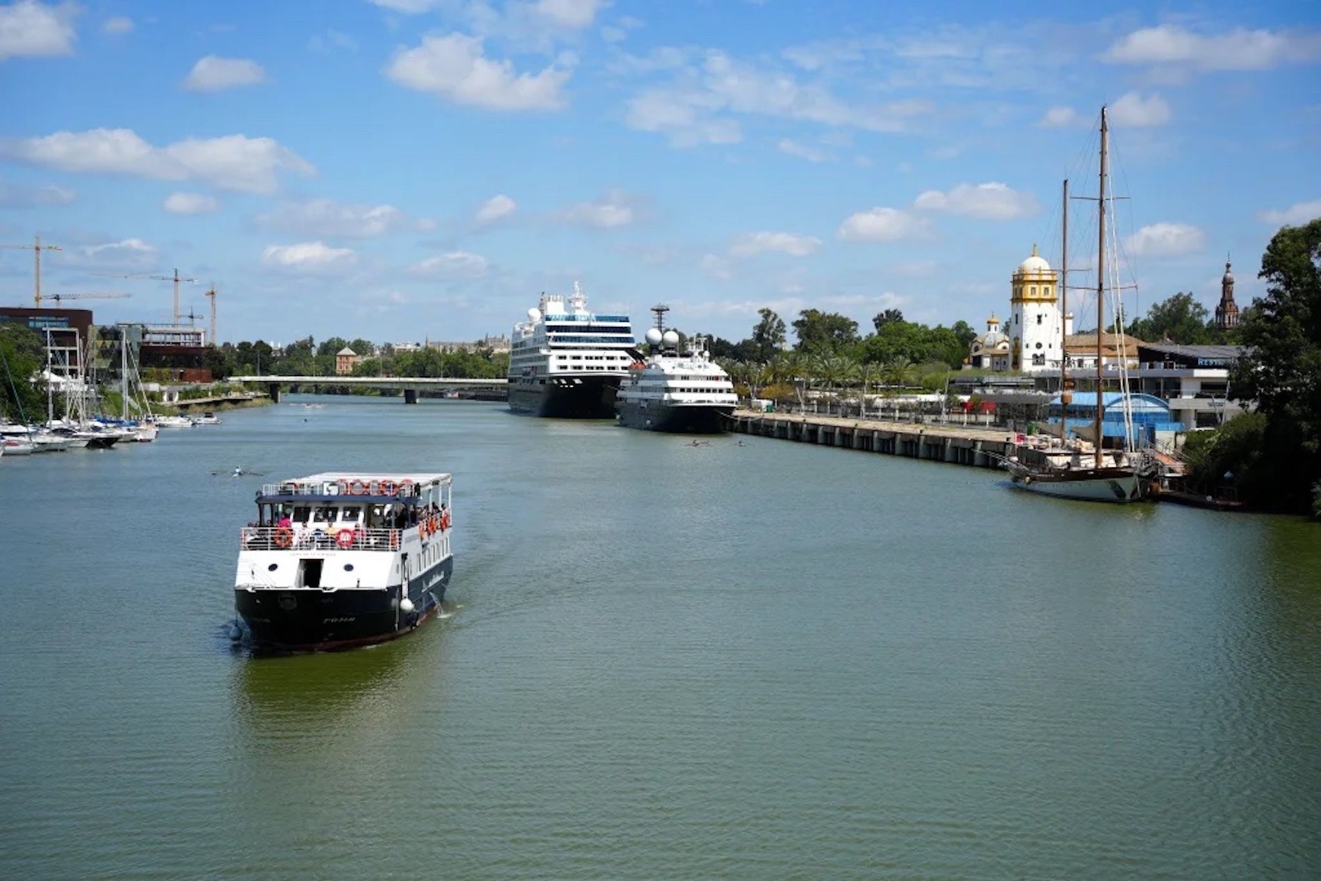 Darsena puerto de Sevilla