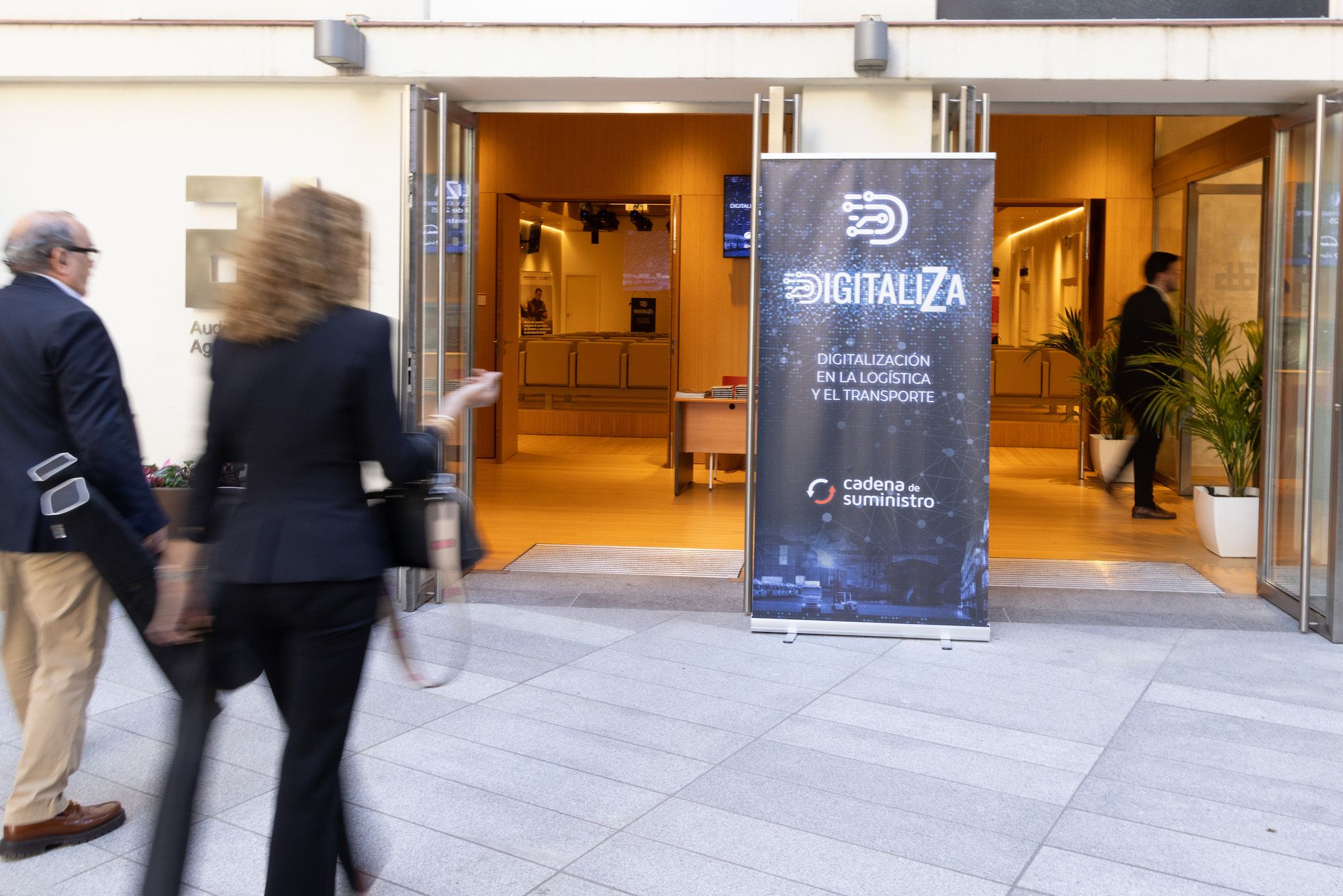 digitaliza25 llegada invitados