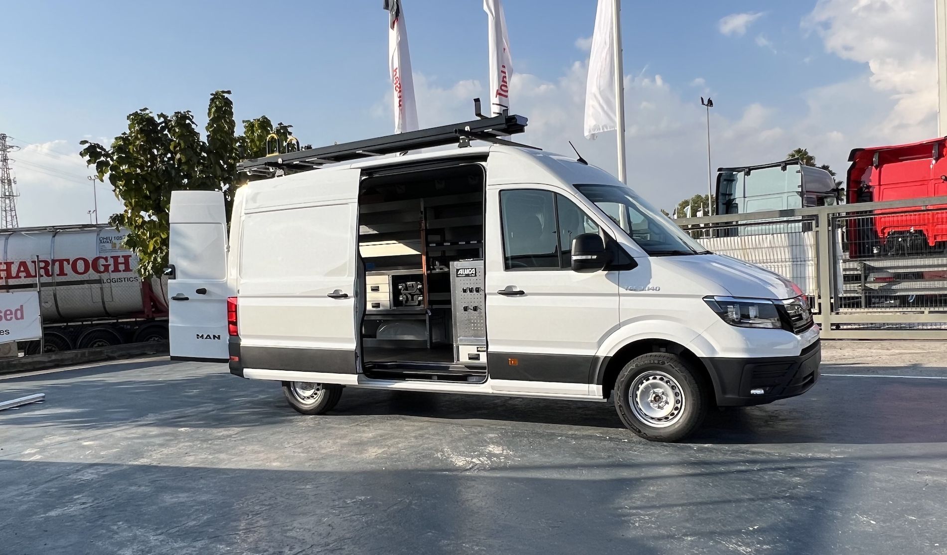 Furgón equipado como taller móvil de Cafrise.