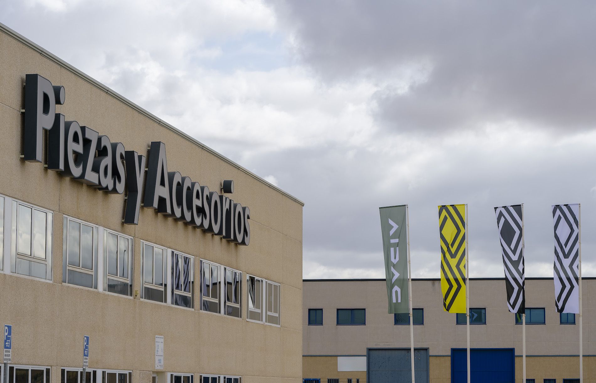 Renault plataforma logistica piezas Torres de la Alameda