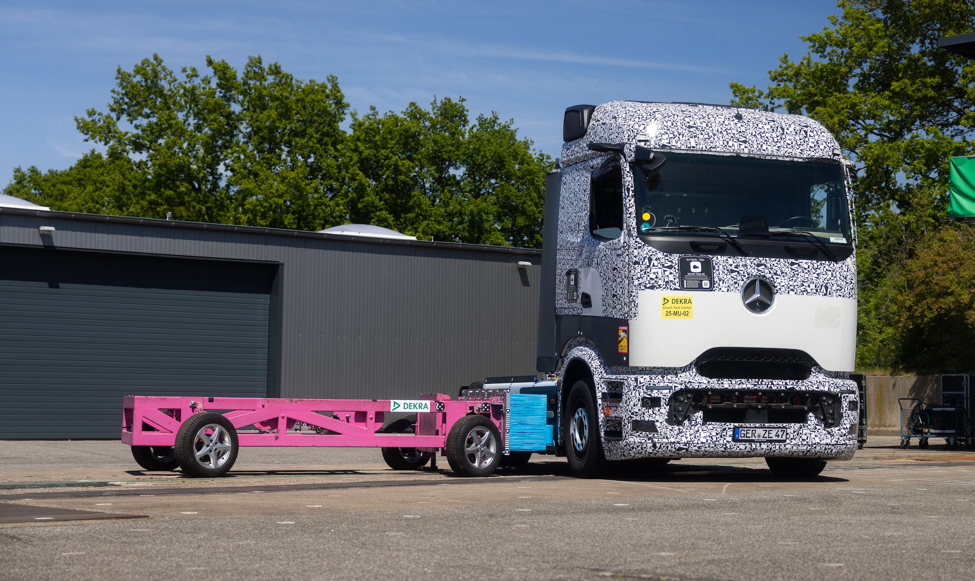 test de impacto lateral eActros 600 de Mercedes