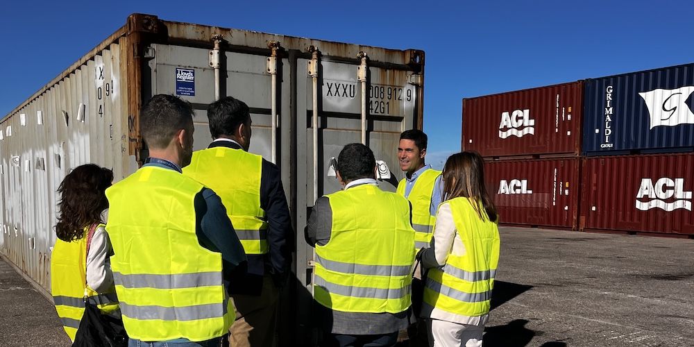 Envio contenedor ayuda humanitaria puerto Valencia
