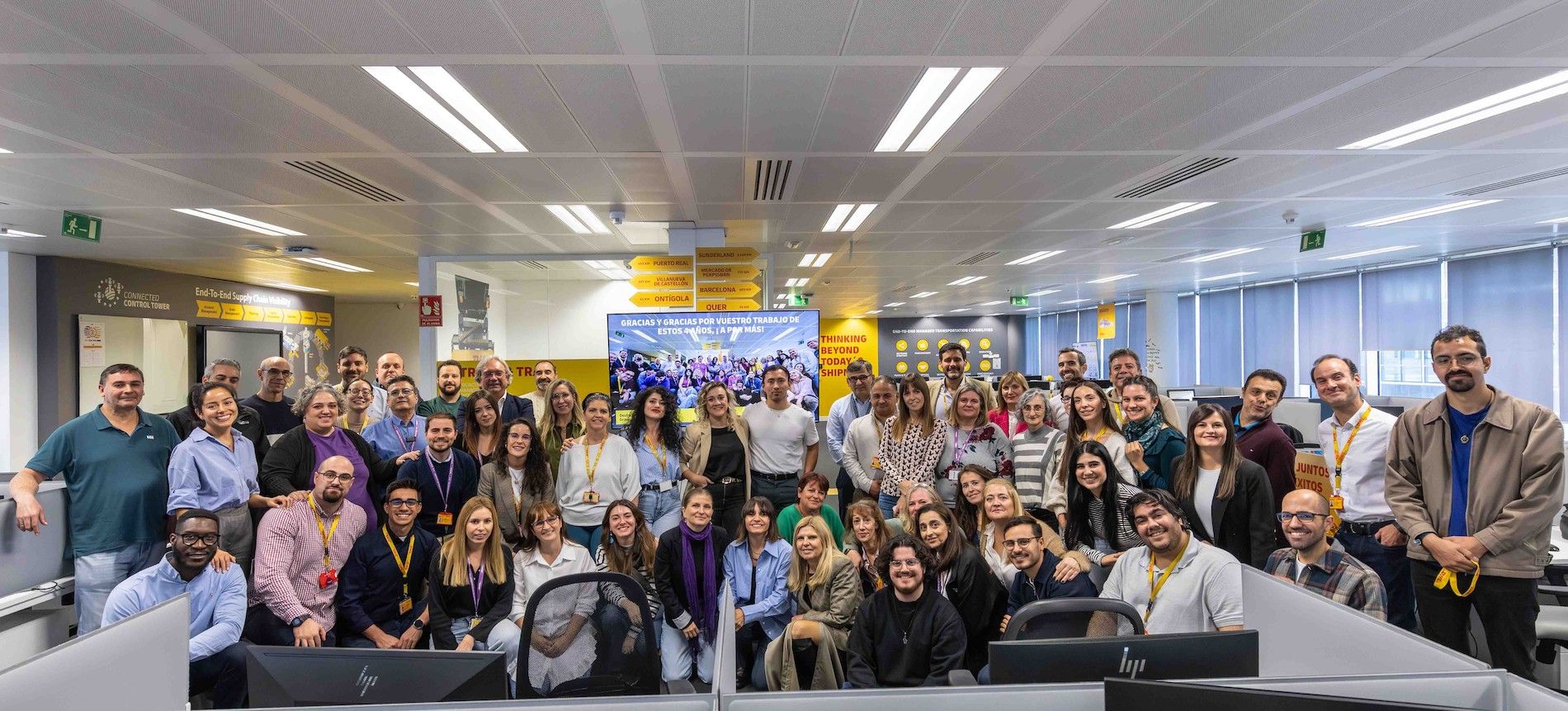 La instalación gestiona la operativa de más de setenta clientes de diversos sectores.