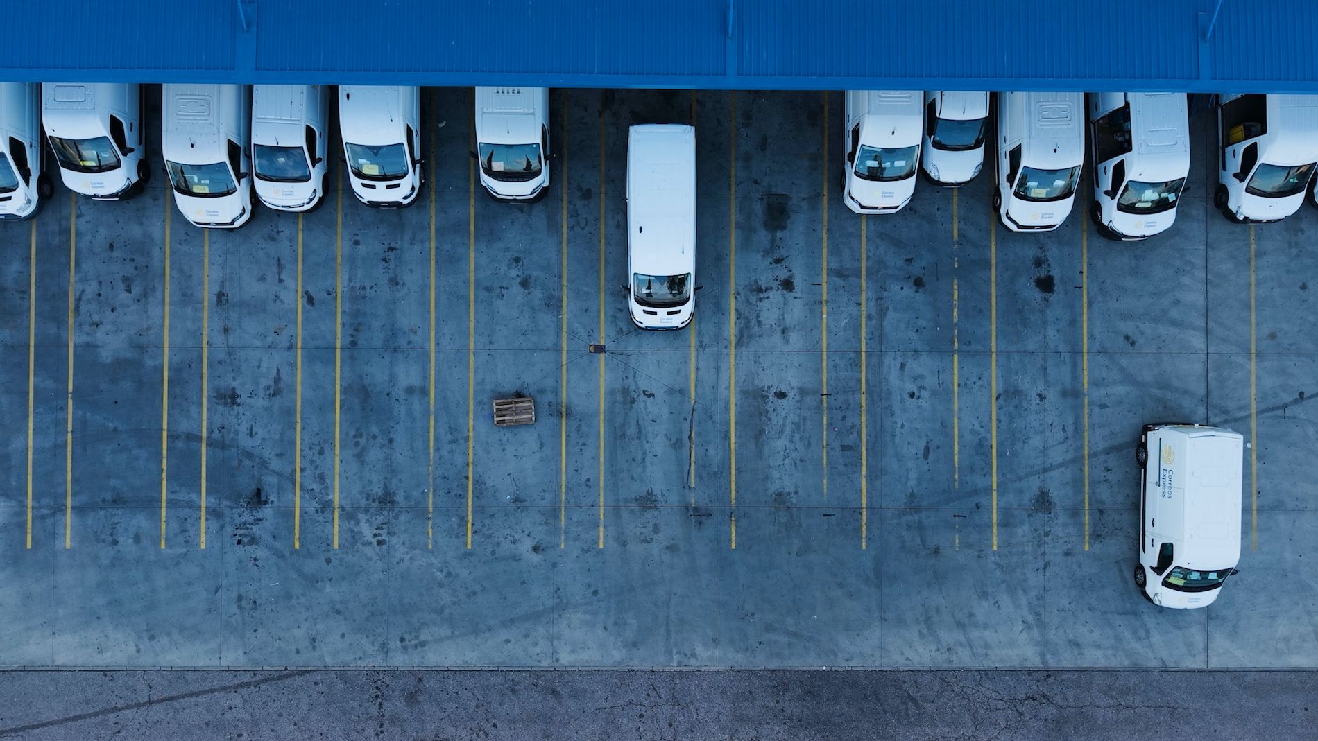 furgonetas muelle nave correos express