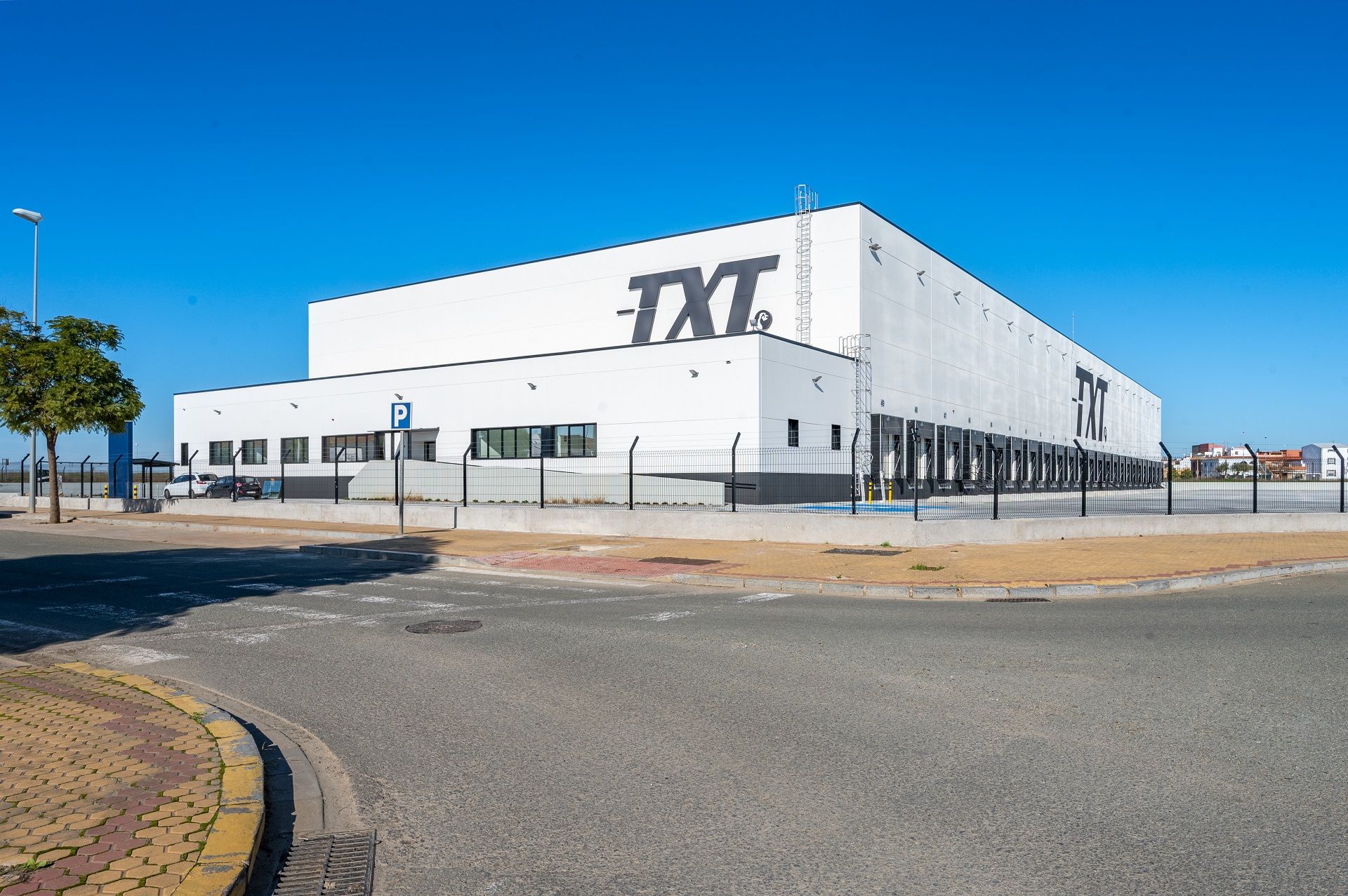 Accolade Funds Park Sevilla nave TXT Accolade Funds Park Sevilla nave TXT