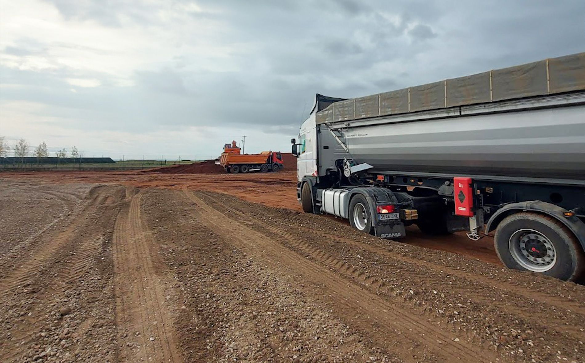 Los trabajos se han centrado en un primer momento en la colocación de las primeras piezas prefabricadas.