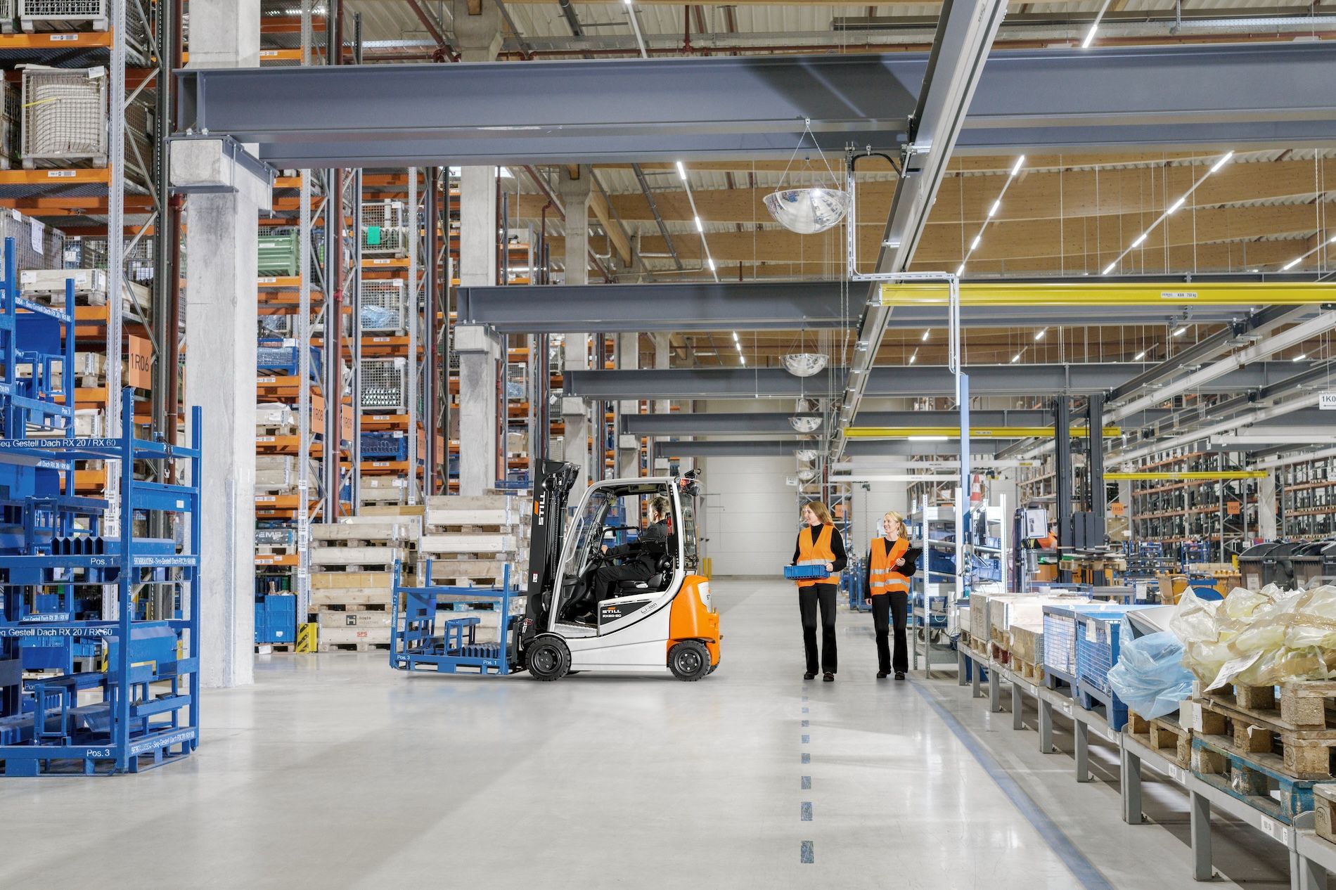 Almacen carretilla Still trabajadoras