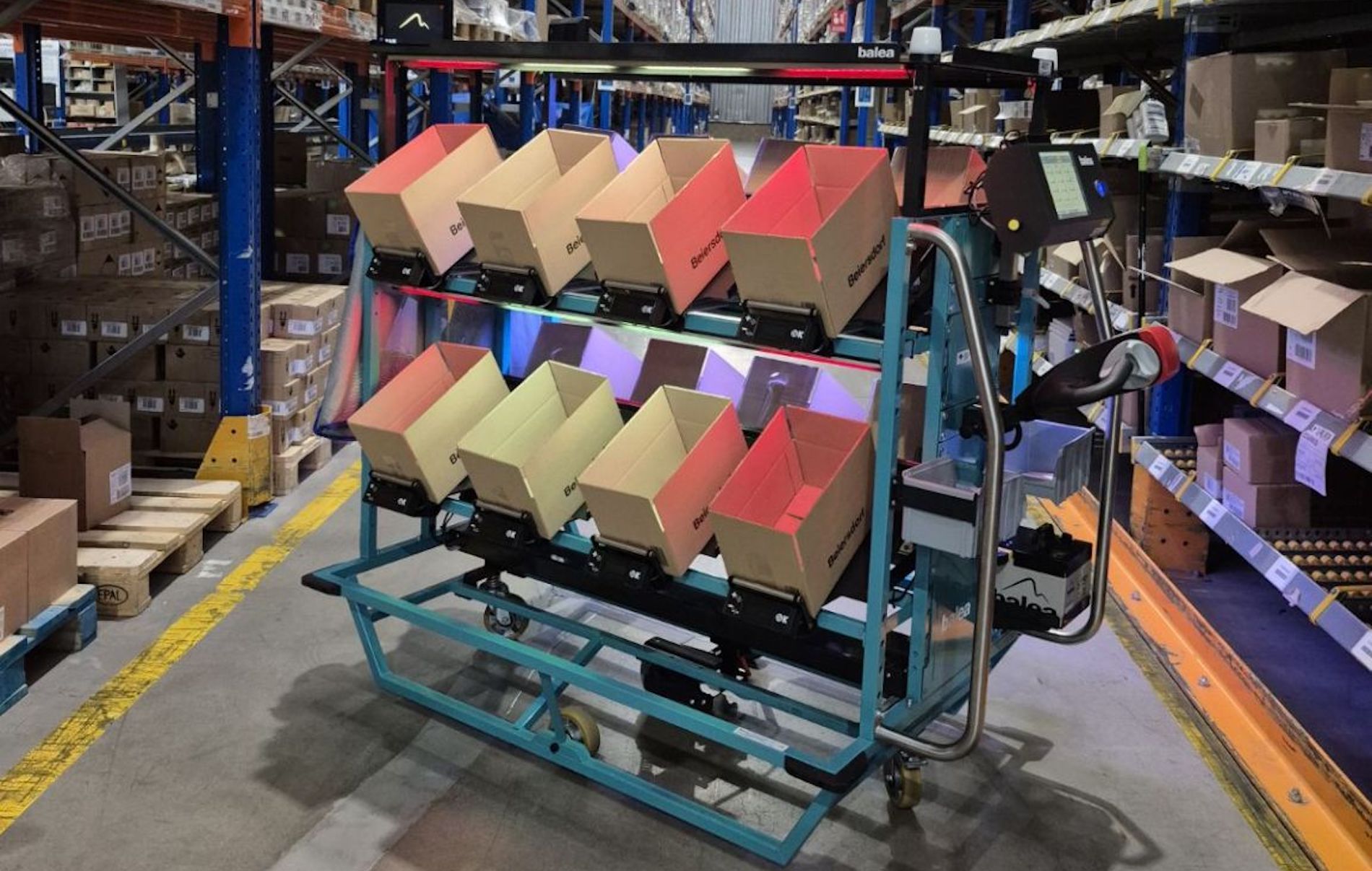 La solución ha permitido equipar la instalación con transpaletas y carros de picking inteligentes.