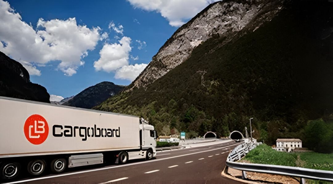 La carretera es un modo de transporte clave para el comercio intracomunitario y la actividad industrial.