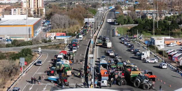 protesta-tractores-puerto-tarragona_21_626x313