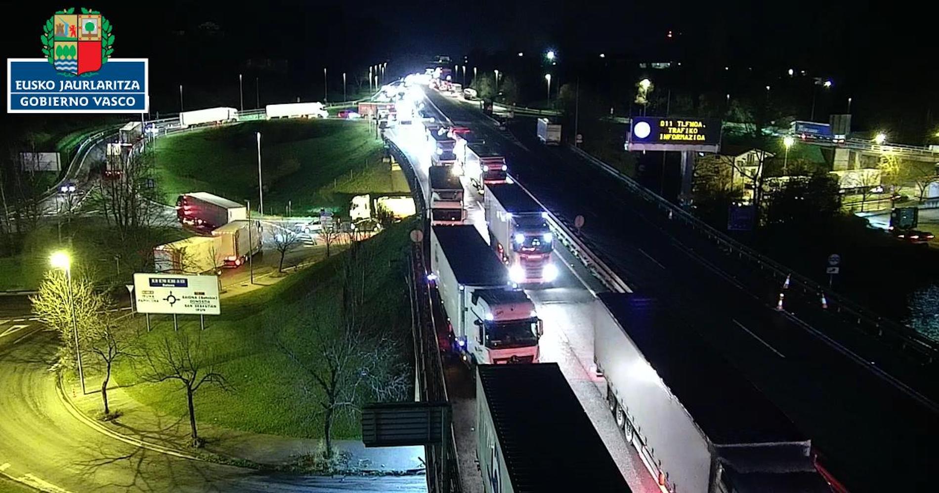 Según calcula CETM, cada camión parado por un bloqueo supone un coste medio de 600 euros diarios.