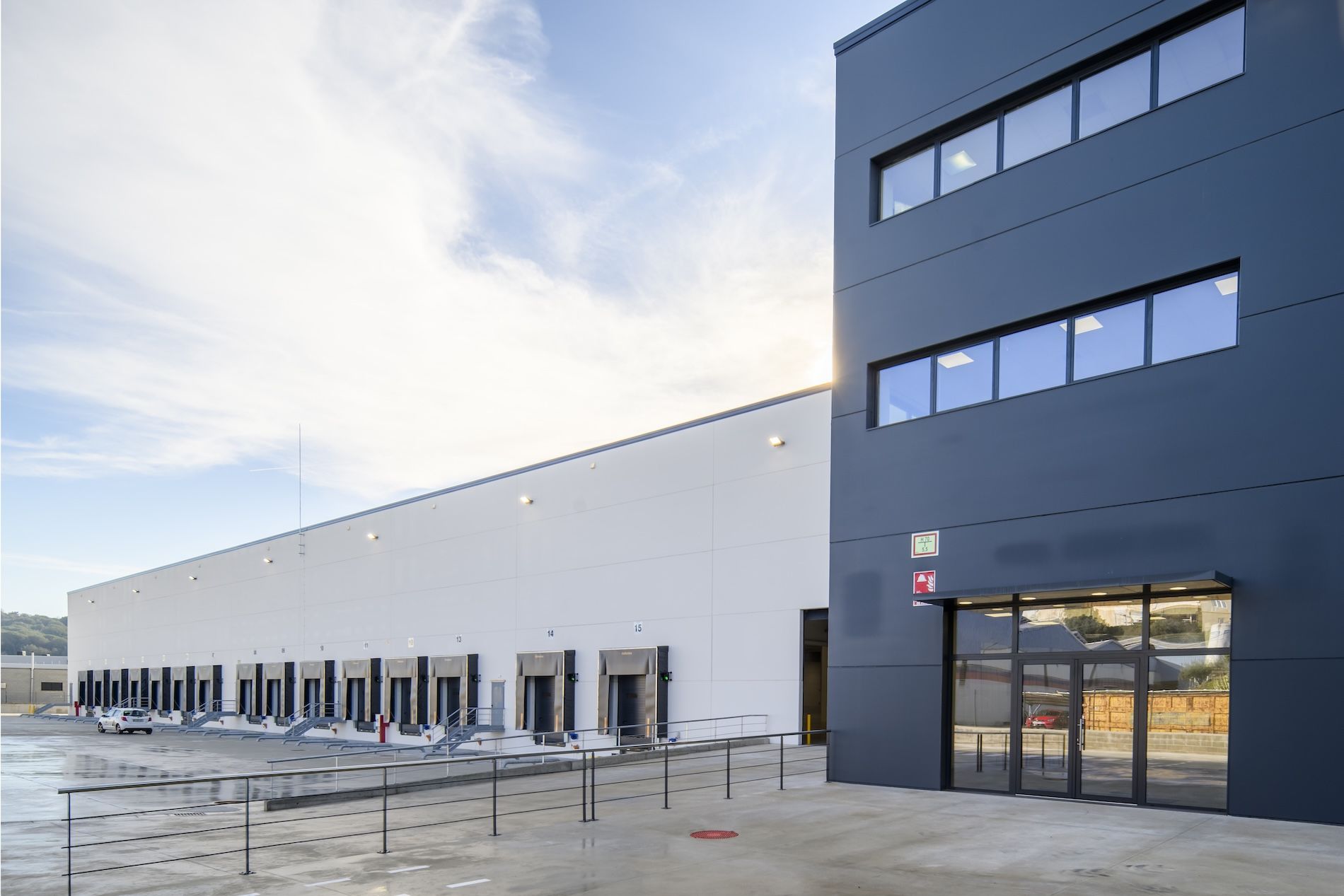 El proveedor español de logística de vehículos de dos ruedas triplicará su superficie actual.