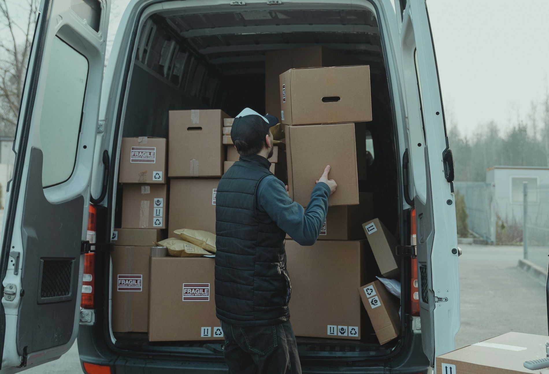 Empleo en logistica y transporte UNO