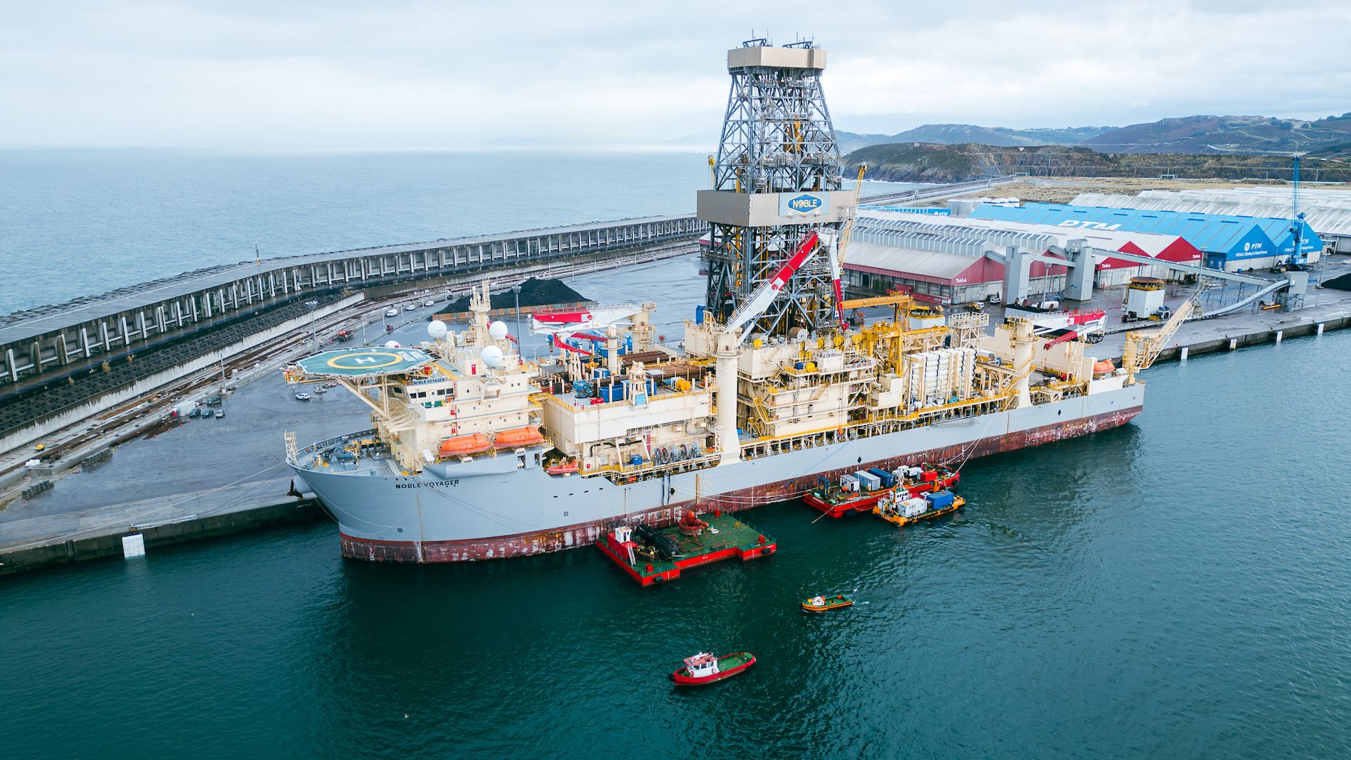 La plataforma petrolífera 'Noble Voyager' tiene 228 metros de eslora.