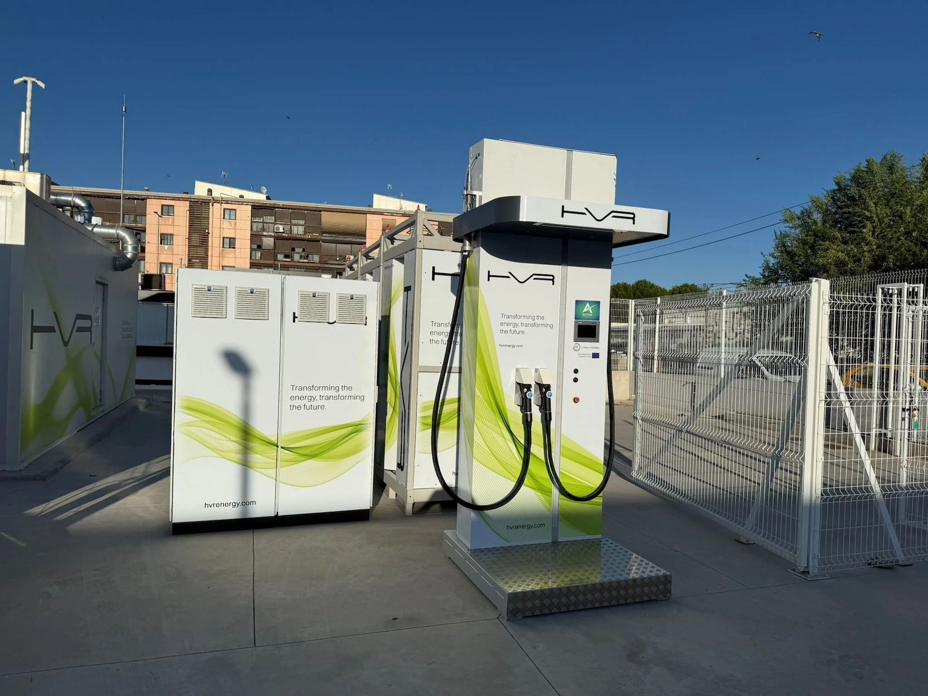 El acuerdo contempla el despliegue de soluciones como Activa, un modelo de estación desarrollado por HVR Energy.