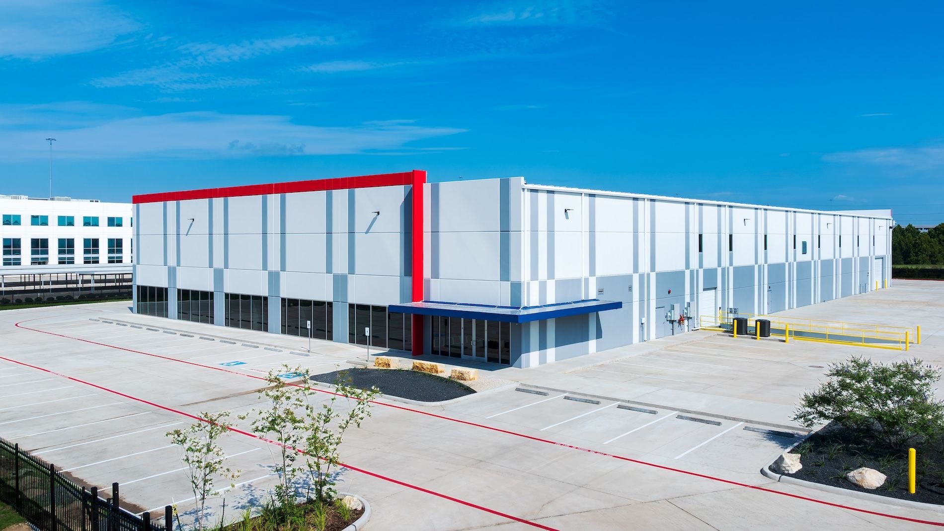 Se trata de un edificio de 4.200 m² ubicado sobre una parcela de 20.200 m².