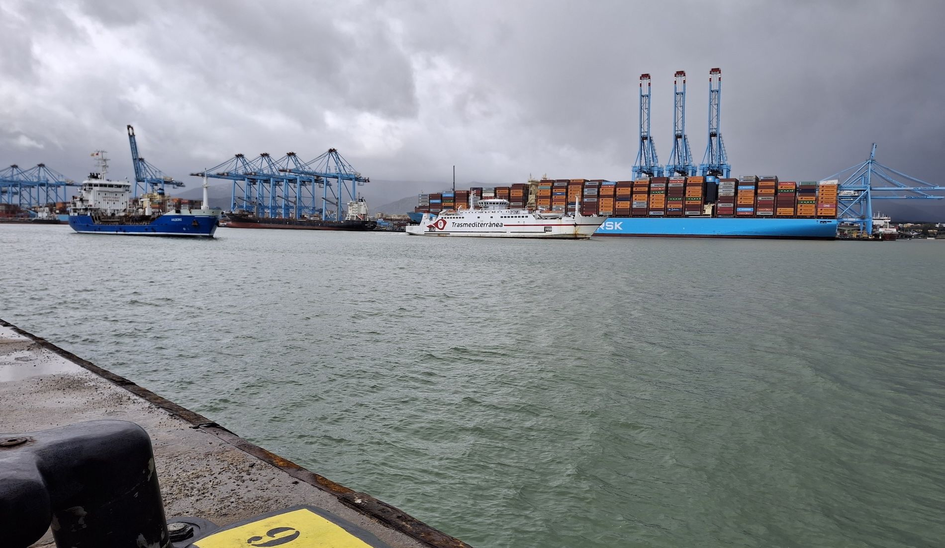 Varios buques en el puerto de Algeciras Varios buques en el puerto de Algeciras