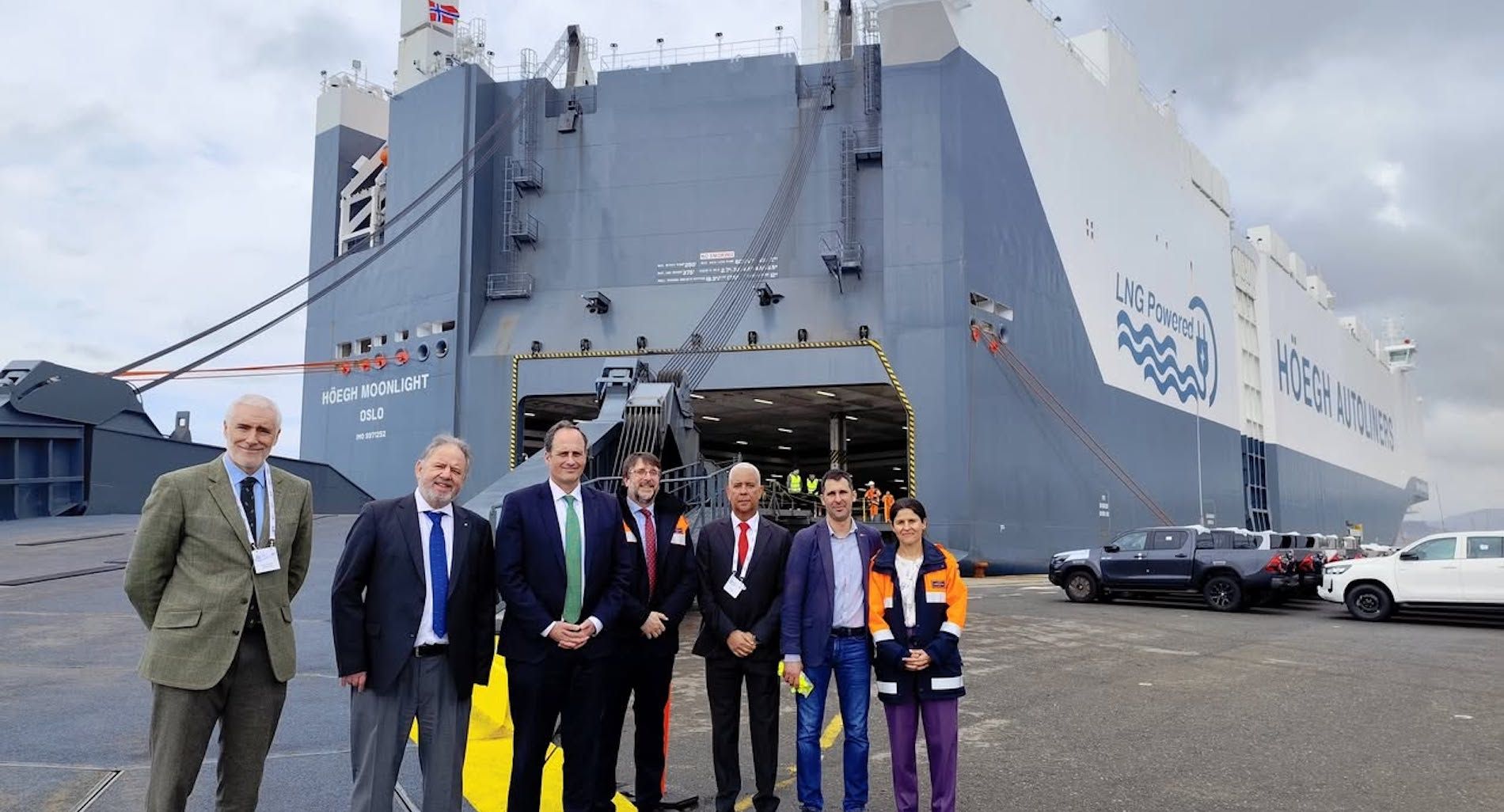 La unidad tiene capacidad para transportar hasta 9.100 vehículos en catorce cubiertas. 