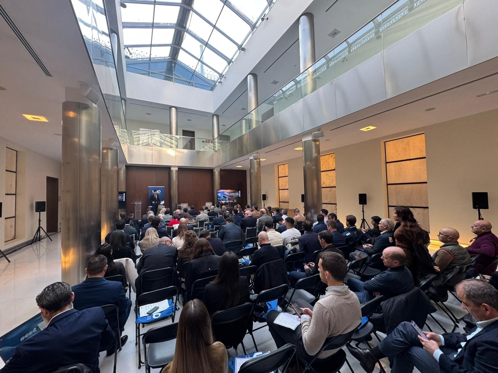 Martínez Mus ha incidido también en el reto de la electrificación de flotas y la implantación de zonas de bajas emisiones.