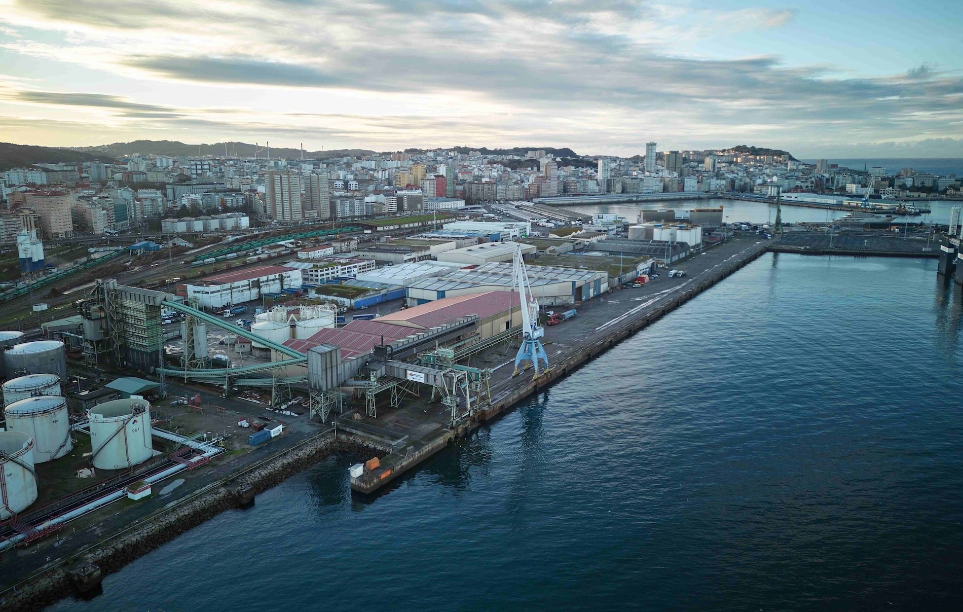 El puerto confía en poder conseguir una reducción de aproximadamente un 50% en el consumo eléctrico actual.