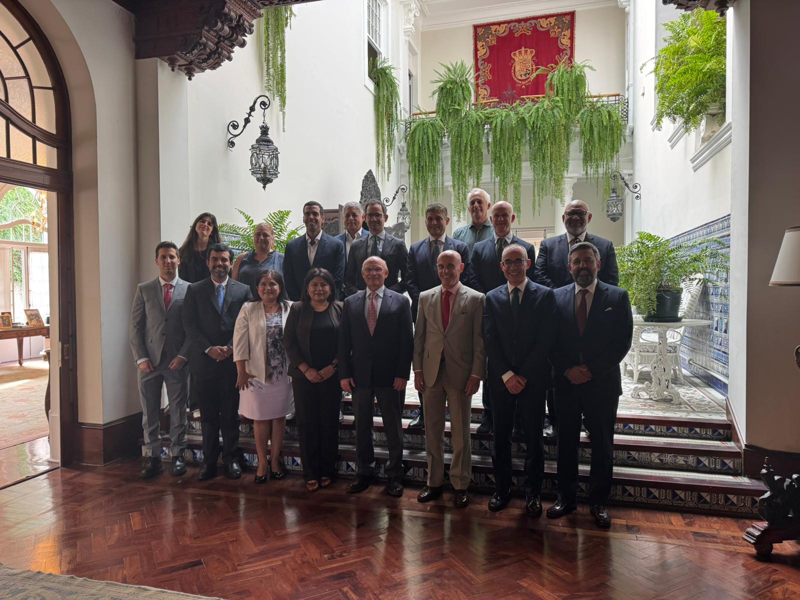 La delegación fue recibida por el Embajador de España en Perú, Alejandro Abellán.