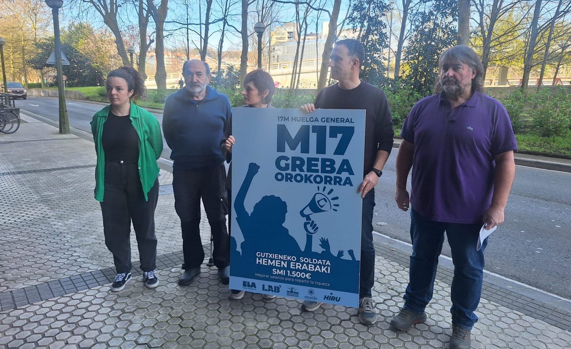 Según los convocantes, 1.750 comités de empresa de las dos regiones se han sumado a la convocatoria de huelga.