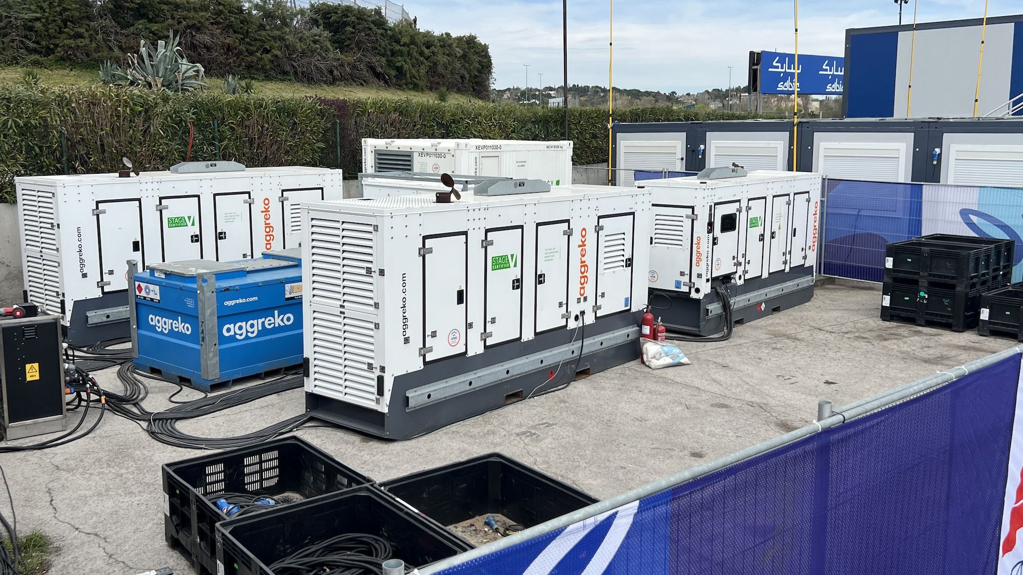 Generadores de electricidad para asegurar el suministro de energía.