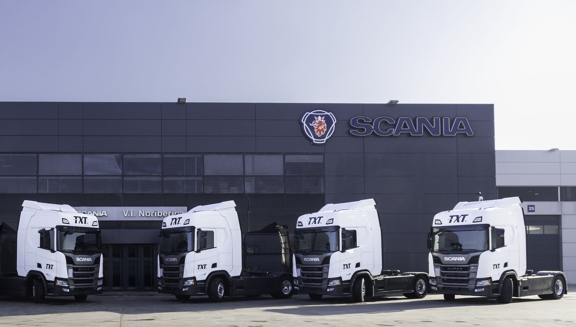 Las unidades se han entregado en las instalaciones del concesionario oficial Scania Noribérica en Pinto.