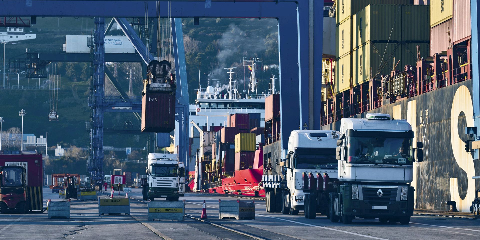 Transporte carretera camiones puerto Bilbao  copia