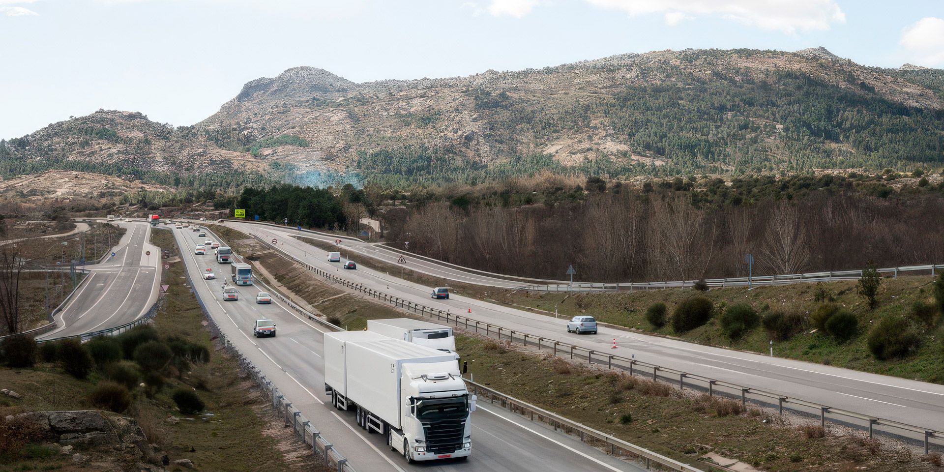 la dgt realiza pruebas en trafico real con un megacamion con tractora scania 20 1000x500   Topaz Gigapixel, escala 2x