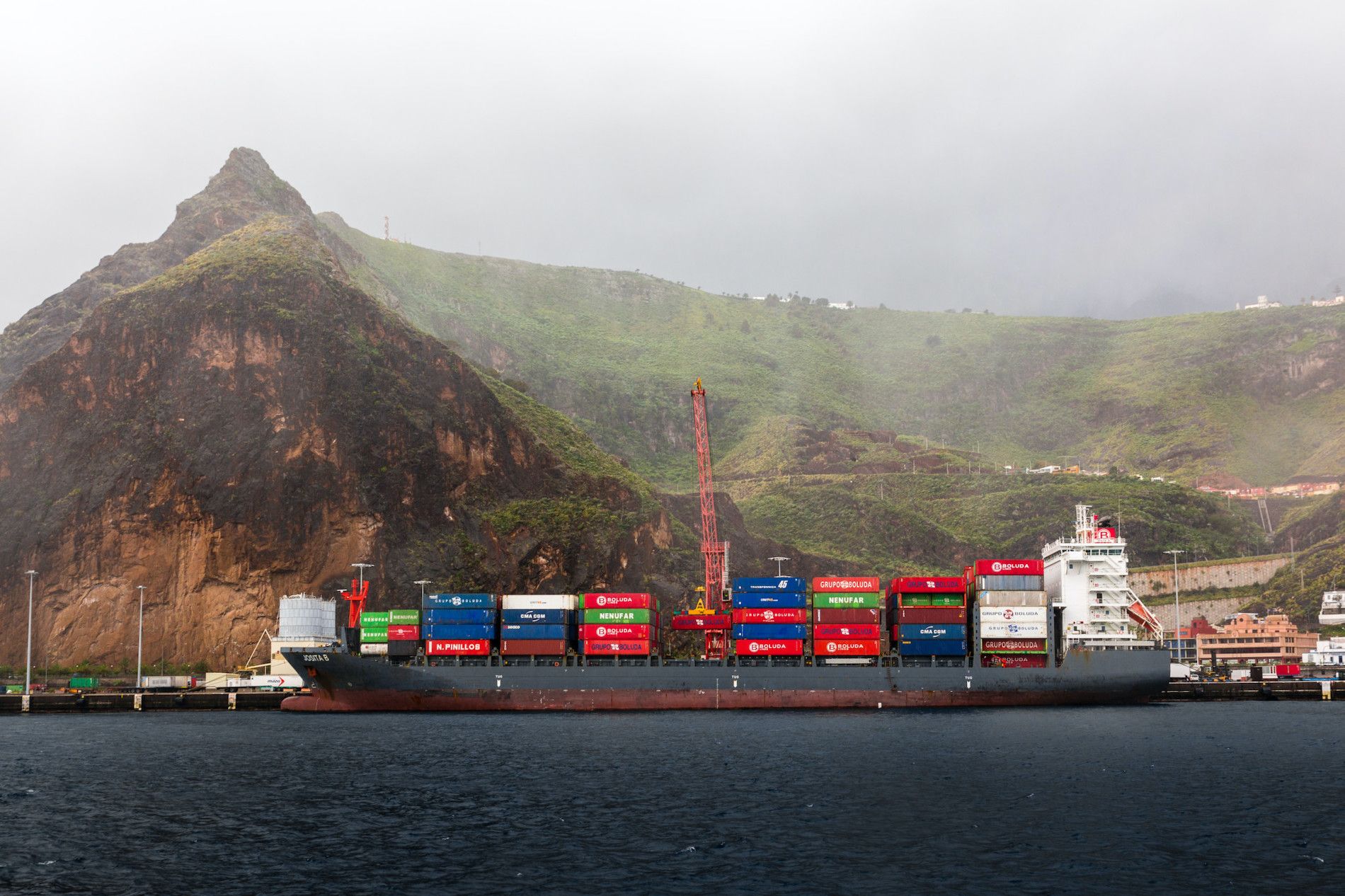Las instalaciones cubren el tráfico entre la península ibérica y Canarias.