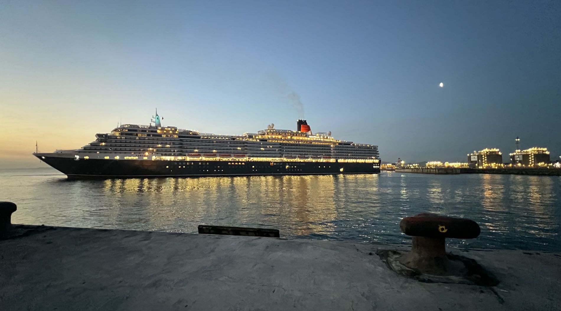 Crucero en el puerto de Gijon